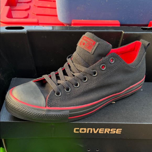 Converse Men’s Black & Red Low Top Canvas Sneakers size USA men’s 11